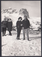 Montagne Da Identificare, Coppia In Posa Sulla Neve, 1950 Fotografia Vintage - Places