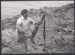 Ilha Do Sal, Capo Verde, Pescatore Con Pesce In Mano, 1958 Fotografia Vintage - Places