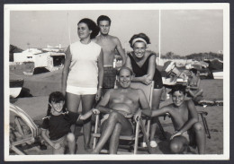 Italia 1960, Vasto (CH), Turisti In Spiaggia, Foto Epoca, Vintage Photo - Orte