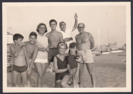 Italia 1960, Vasto (CH), Turisti In Spiaggia, Foto Epoca, Vintage Photo - Orte