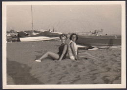 Italia 1960, Vasto (CH), Donne In Spiaggia, Foto Epoca, Vintage Photo - Orte