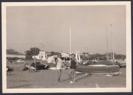 Italia 1960, Vasto (CH), Donne In Spiaggia, Foto Epoca, Vintage Photo - Orte