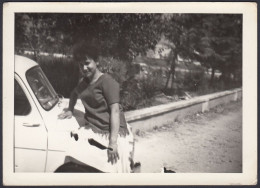 Fossano, Donna Seduta Su Fiat 500 Apertura Controvento, 1960 Fotografia Vintage - Places