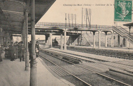 AA+ 122-(94) CHOISY LE ROI - INTERIEUR DE LA GARE - ANIMATION - QUAIS , VOIES FERREES , PASSERELLE - Choisy Le Roi