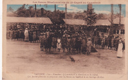 AA+ 131- YAOUNDE , CAMEROUN - LES " FIANCEES " ATTENDANT LA DISTRIBUTION DU TRAVAIL - SOEURS MISSIONNAIRES DU ST ESPRIT - Kamerun