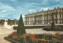 *CPM  -78 - VERSAILLES - Le Corps Central Du Château Et Les Jardins - Versailles (Castello)