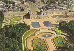 *CPM  -78 - VERSAILLES - Le Château , Les Parterres Et Le Bassin De Latonne - Versailles (Château)