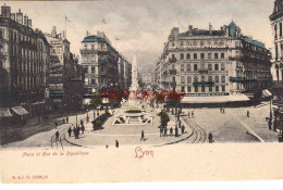 CPA LYON - PLACE ET RUE DE LA REPUBLIQUE - Otros & Sin Clasificación