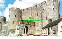 R579997 Pembroke Castle. The Barbican Gate. Archway Publicity - Monde