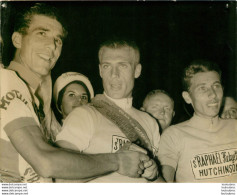 RARE ANQUETIL BAHAMONTES ET ALTIG EN JAUNE TOUR DE FRANCE PHOTO ORIGINALE  22 X 17 CM - Deportes