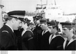 ESCORTEUR  LE BASQUE PASSATION DE COMMANDEMENT 01/1977  DU CDT RENAUX AU CDT DE ANDOLENKO  PRESENCE DE L'AMIRAL MOULINE - Bateaux