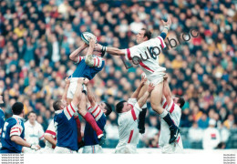 RUGBY TOURNOI DES 5 NATIONS 02/1998 FRANCE  ANGLETERRE 21/17 STADE DE FRANCE  PHOTO DE PRESSE AGENCE  ANGELI 27X18cm R8 - Sport