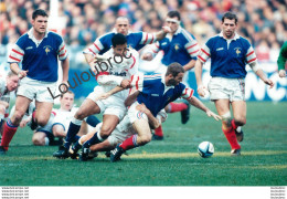 RUGBY TOURNOI DES 5 NATIONS 02/1998 FRANCE  ANGLETERRE 21/17 STADE DE FRANCE  PHOTO DE PRESSE AGENCE  ANGELI 27X18cm - Sport