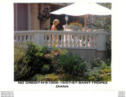 PHOTO DE PRESSE ORIGINALE  LADY DIANA SPENCER A SAINT TROPEZ 07/1997 FORMAT 21X15CM  Ref2 - Célébrités