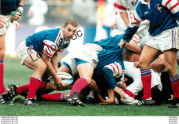 RUGBY TOURNOI DES 5 NATIONS 02/1998 FRANCE  ANGLETERRE 21/17 STADE DE FRANCE  PHOTO DE PRESSE AGENCE  ANGELI 27X18cm R2 - Sports