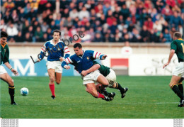 RUGBY DEFAITE DE LA FRANCE FACE A L'AFRIQUE DU SUD 11/1997 DERNIER MATCH AU PARC PHOTO DE PRESSE AGENCE  ANGELI 27X18cm - Deportes