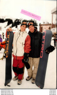 NATHALIE SIMON ET SON MARI TROPHEE WHIRLPOOL COURCHEVEL LES FEMMES EN OR 2000  PHOTO DE PRESSE AGENCE  ANGELI 27 X 18 CM - Famous People