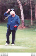 LE PRINCE RAINIER DE MONACO AU GOLF A LA BAULE 09/1993 PHOTO DE PRESSE AGENCE  ANGELI 27 X 18CM - Célébrités