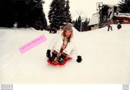 JULIE DEPARDIEU OUVERTURE DU BYBLOS DE COURCHEVEL  98/99 PHOTO DE PRESSE AGENCE  ANGELI 27 X 18 CM - Célébrités