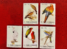 ST TOME E PRINCIPE 1991 5v Neuf MNH ** Mi 1246 / 1250 YT 1037 / 1041 Pájaro Bird Pássaro Vogel Ucello Oiseau - Papagayos