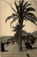 Cannes - Le Boulevard De La Croisette - Cannes