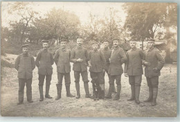 10678606 - Soldaten Mit Wickelgamschen  Gruppenfoto Jagdhund - Guerra 1914-18