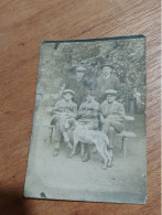 563 // PHOTO ANCIENNE DECOUPEE D'UNE CARTE POSTALE ? 9 X 6 CMS / PERSONNES ET LE CHIEN - Zonder Classificatie