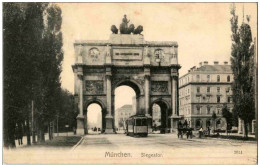 München - Siegestor Mit Strassenbahn - Muenchen