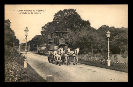 78 - LE VESINET - ASILE NATIONAL - ARRIVEE DE LA VOITURE - ATTELAGE - Le Vésinet