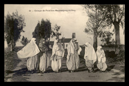 SCENES ET TYPES - GROUPE DE FEMMES MAURESQUES VOILEES - Szenen