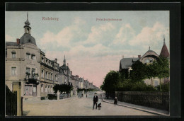 AK Radeberg, Passanten Auf Der Friedrichstrasse  - Radeberg