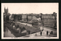 AK Angers, Le Pont Beaurepaire Vers La Cathédrale Et Tramway, Strassenbahn  - Strassenbahnen