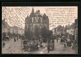 CPA Le Neubourg, La Nordmandie, La Place Du Marché Partie Est  - Le Neubourg