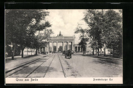 AK Berlin, Strassenbahnschienen Und Pferdekutschen Vor Dem Brandenburger Tor  - Andere & Zonder Classificatie