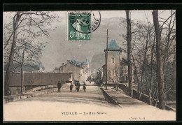 CPA Vizille, La Rue Neuve, Vue De La Rue  - Vizille