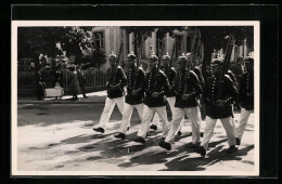 Foto-AK Schwenningen, Marschierende Soldaten Auf Der Strasse  - Guerre 1914-18