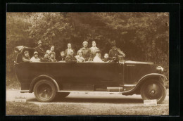 Foto-AK Gruppe Von Ausflüglern Im Lastkraftwagen  - Transporter & LKW