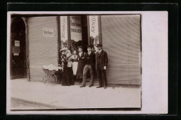 Foto-AK Wien, Bluhmendraht-Erzeuger Christian Reindel, Lerchenfelderstrasse 67, Ladenfront Mit Familie Im Jahr 1908  - Sonstige & Ohne Zuordnung