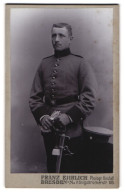 Fotografie Franz Ehrlich, Dresden-N., Königsbrückerstrasse 105, Soldat Mit Säbel In Uniform  - Anonyme Personen