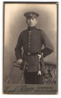 Fotografie Emil Klaus, Chemnitz, Reitbahnstrasse 22, Junger Soldat Mit Bajonett Und Portepee In Uniform  - Anonymous Persons