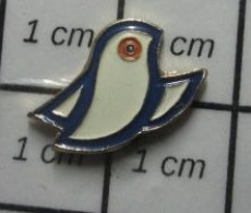 0120 Pin's Pins / Beau Et Rare / ANIMAUX / PETIT OISEAU BLANC - Animali