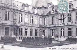 51 - REIMS - Cour De L'hotel De Ville - Reims
