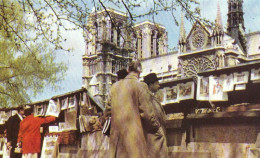 75 - PARIS - Notre Dame - Les Bouquiniste - Notre Dame De Paris