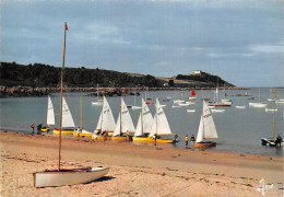 22 TREBEURDEN L ECOLE DE VOILE - Trébeurden