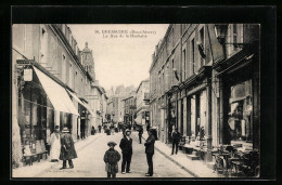 CPA Bressuire, La Rue De La Huchette, Commerces  - Bressuire