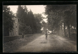 CPA Brioux, Junge Avec Vélo Auf Einer Strasse  - Other & Unclassified