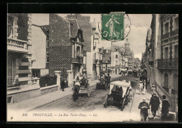 CPA Trouville, La Rue Victor-Hugo  - Trouville