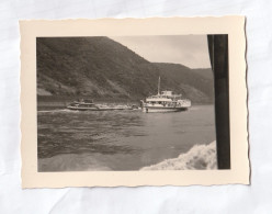 PHOTO 9 X 7  BATEAU EN CROISIERE  SUR LE RHIN CROISEMENT PENICHE - Andere & Zonder Classificatie