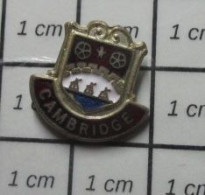 1216A Pin's Pins / Beau Et Rare / VILLES / ANGLETERRE CAMBRIDGE BLASON ECUSSON ARMOIRIES - Ciudades