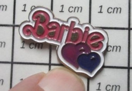 912A Pin's Pins / Beau Et Rare / JEUX / POUPEE BARBIE La Vraie La Belle La Blonde - Jeux